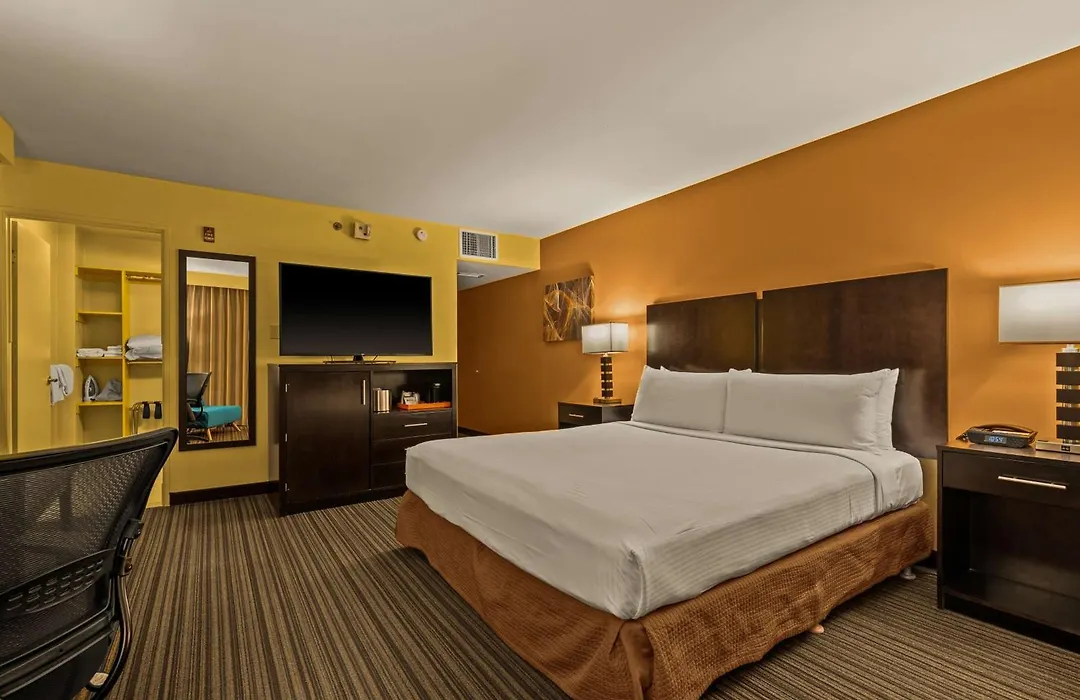 Best Western The Plaza Hotel Honolulu Airport - Free Breakfast-1